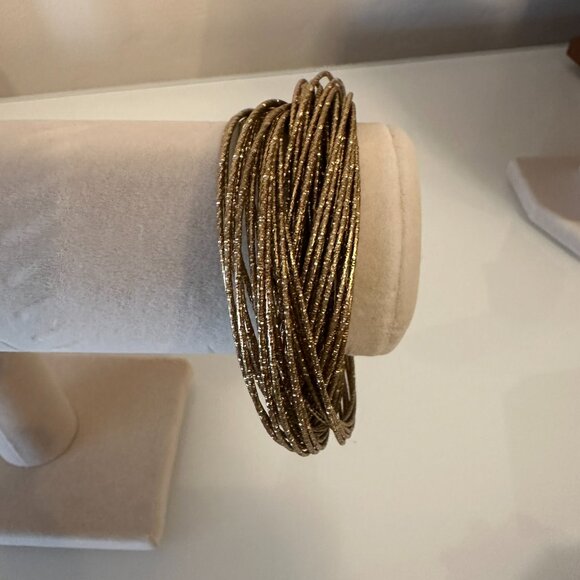 Multi-strand gold-toned wire bracelet - Picture 4 of 5